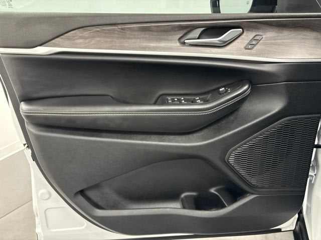 2025 Jeep Grand Cherokee L Limited 4x2