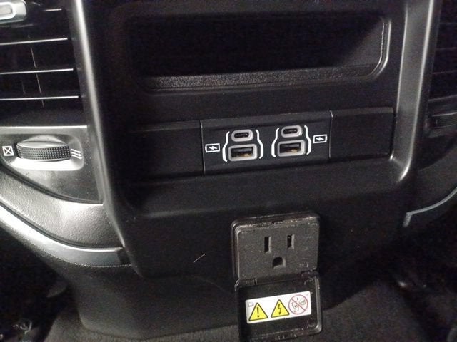 2022 RAM 1500 Laramie Crew Cab 4x2 5'7" Box