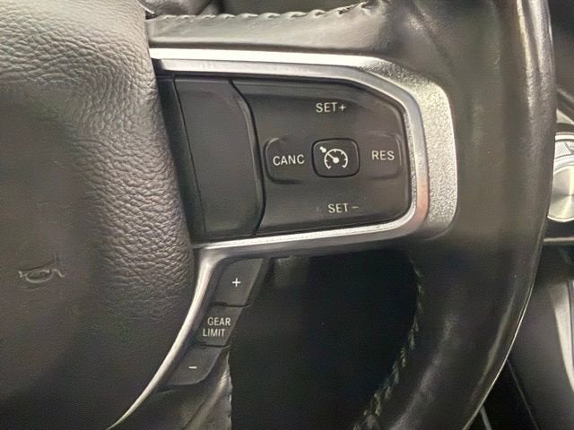 2020 RAM 1500 Laramie Crew Cab 4x4 5'7" Box