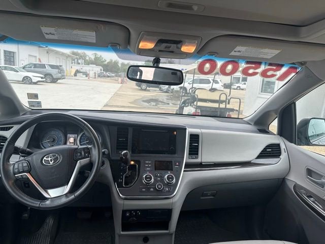 2016 Toyota Sienna XLE 8 Passenger