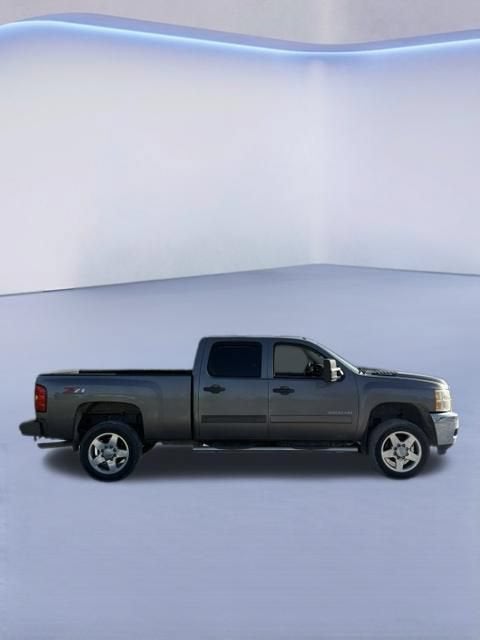 2013 Chevrolet Silverado 2500 HD LT — photo 2