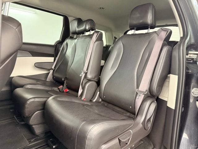 2023 Kia Carnival LX