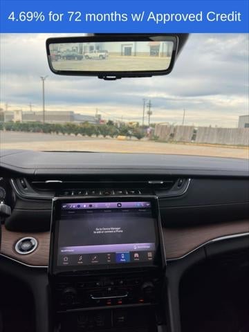 2023 Jeep Grand Cherokee Summit 4x2