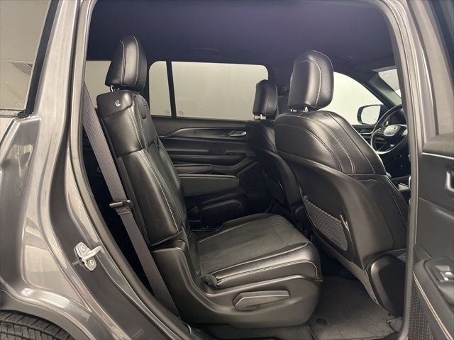 2025 Jeep Grand Cherokee L Altitude 4x2