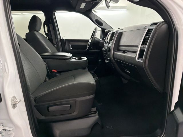 2024 RAM 1500 Classic Warlock Crew Cab 4x2 5'7' Box