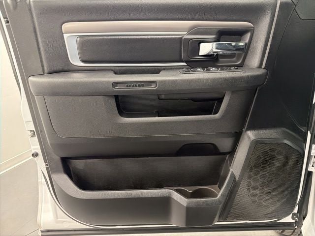 2024 RAM 1500 Classic Warlock Crew Cab 4x2 5'7' Box