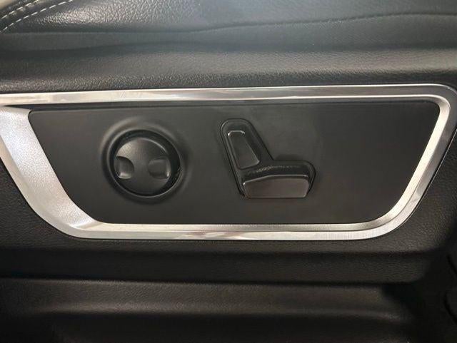 2024 RAM 1500 Laramie Crew Cab 4x2 5'7' Box