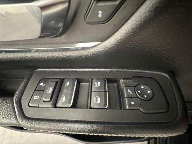 2025 RAM 1500 Laramie Crew Cab 4x4 5'7' Box