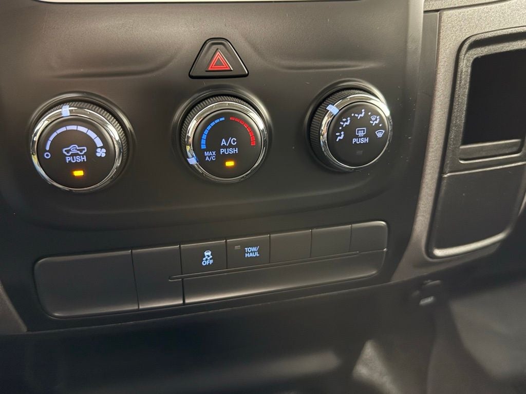 2020 RAM 1500 Classic Tradesman Crew Cab 4x2 5'7' Box