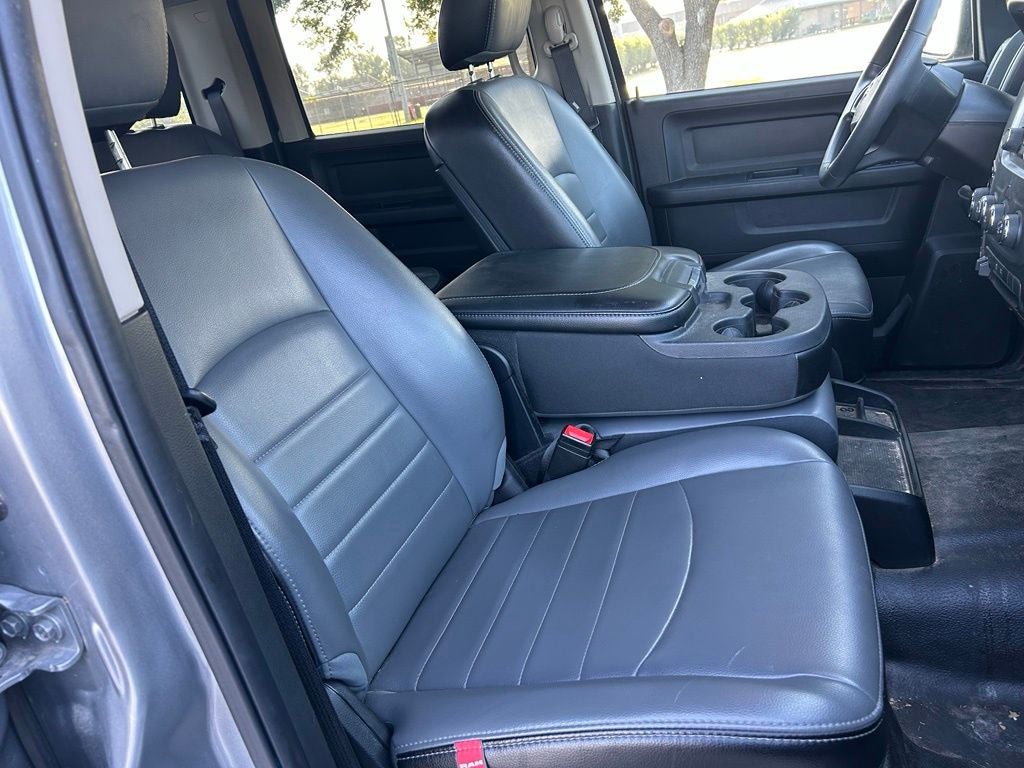 2023 RAM 1500 Classic Tradesman Crew Cab 4x4 5'7' Box