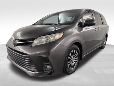 2020 Toyota Sienna XLE