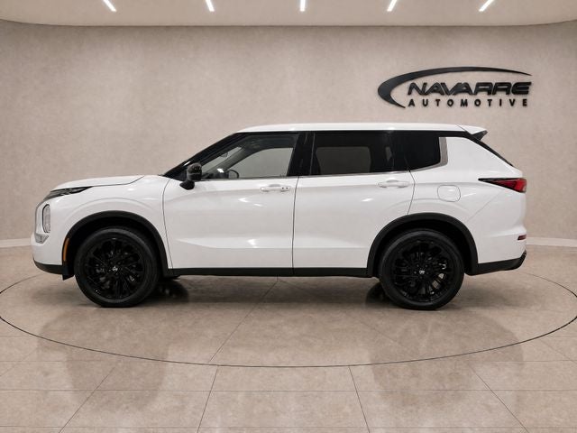 2023 Mitsubishi Outlander SE