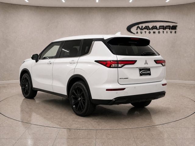 2023 Mitsubishi Outlander SE