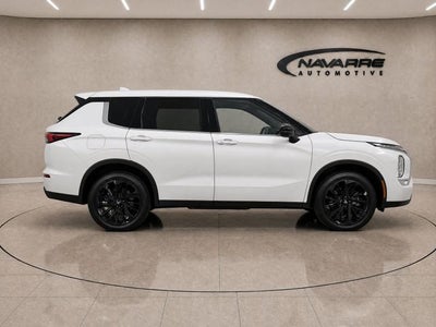 2023 Mitsubishi Outlander SE