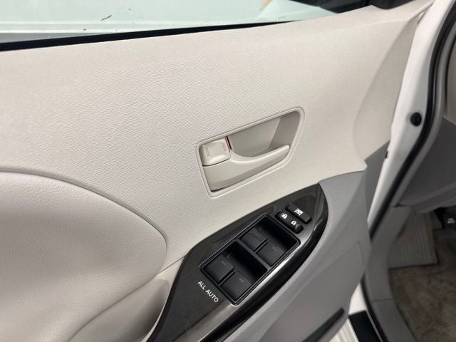 2013 Toyota Sienna LE