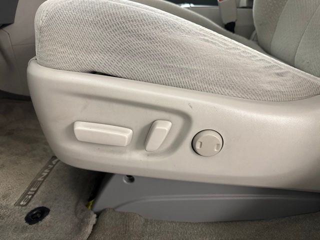 2013 Toyota Sienna LE